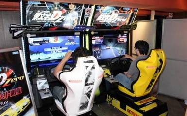 動漫游戲雙管齊下 《頭文字D》與《灣岸》的車神之爭與游戲開發(fā)解析